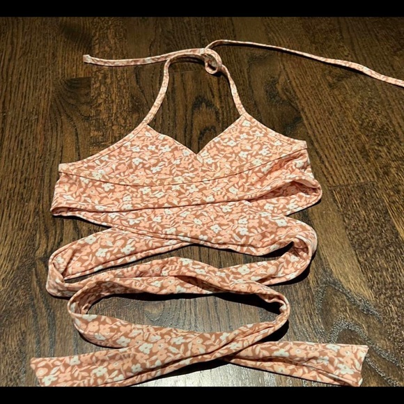 Super cute pink flower bikini top from AERIE!can be tied many different ways! - Picture 3 of 4
